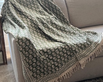Green Floral Cotton Throw Blanket with Tassels, Boho Home Decor, Housewarming Gift for Her