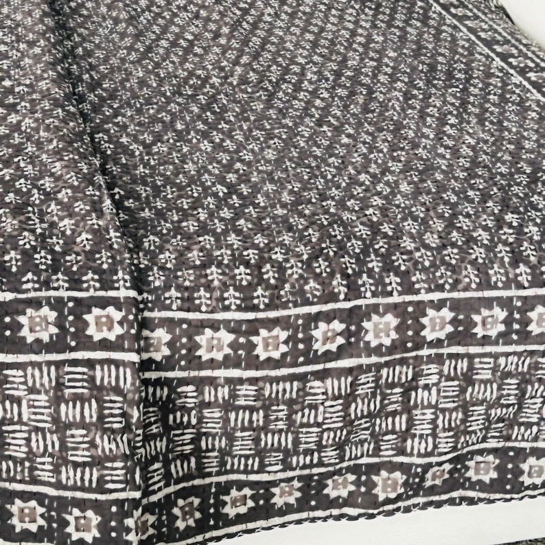 Edredón Kantha floral de algodón marrón vintage, cubrecama estilo boho con estampado de bloques. imagen 6