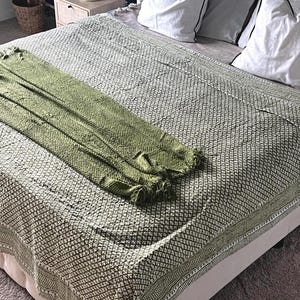 Handmade Green Block Print Kantha Quilt Bedding: 100% Cotton, Indian Floral Design