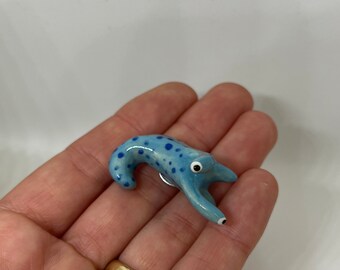 Imán de azules con manchas azules
