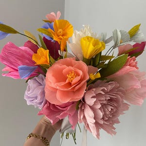 Bouquet di carta da sposa, fiori di carta crespa primaverili, fiori da sposa, fiori di carta con fiori selvatici, regalo floreale di lusso, bouquet di carta unico