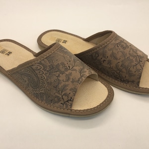 Ladies 100% Leather Slippers /Woman&#39;s open toe slippers/ Summer women slippers/ Women slippers / Christmas gift / Bridesmaids slippers