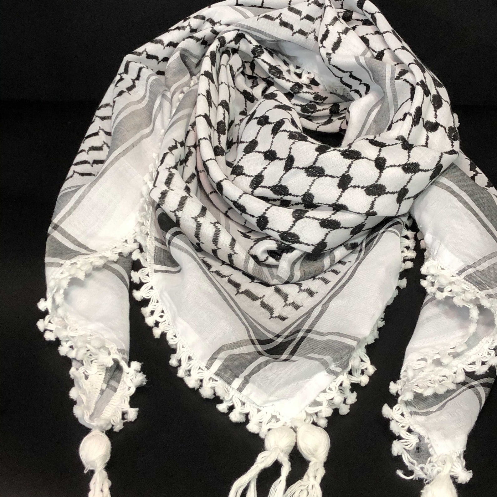 Mengenal Scarf Keffiyeh Yang Jadi Simbol Solidaritas Dan Perlawanan ...