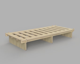 Puede incluir: Un marco de cama de madera con listones, hecho de madera clara. El marco está elevado del suelo sobre cuatro patas.