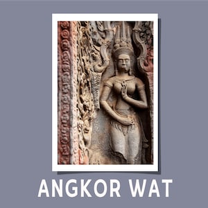 Pode incluir: Escultura em pedra detalhada de uma figura feminina com um cocar e joias ornamentadas, inserida em uma moldura arquitetônica esculpida. A imagem é emoldurada com uma borda branca e o texto "ANGKOR WAT" está na parte inferior.