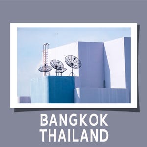 Parabolantenner på Bangkoks tak | Minimalistiskt Thailand-vykort, presentaffisch, resehälsningskort | Urban Fine Art Giclée-tryck, matt satin