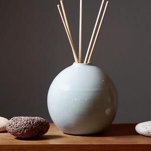 Diffusore. Fragranza per ambienti. 10,5 cm. Sfera profumata. Blu ghiaccio. Vaso per fiori. Porcellana.