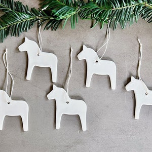 dala horse. horse. Set of 5. trailer. 6.5cm. porcelain. white. Advent. decoration christmas. Scandinavian Christmas decorations.