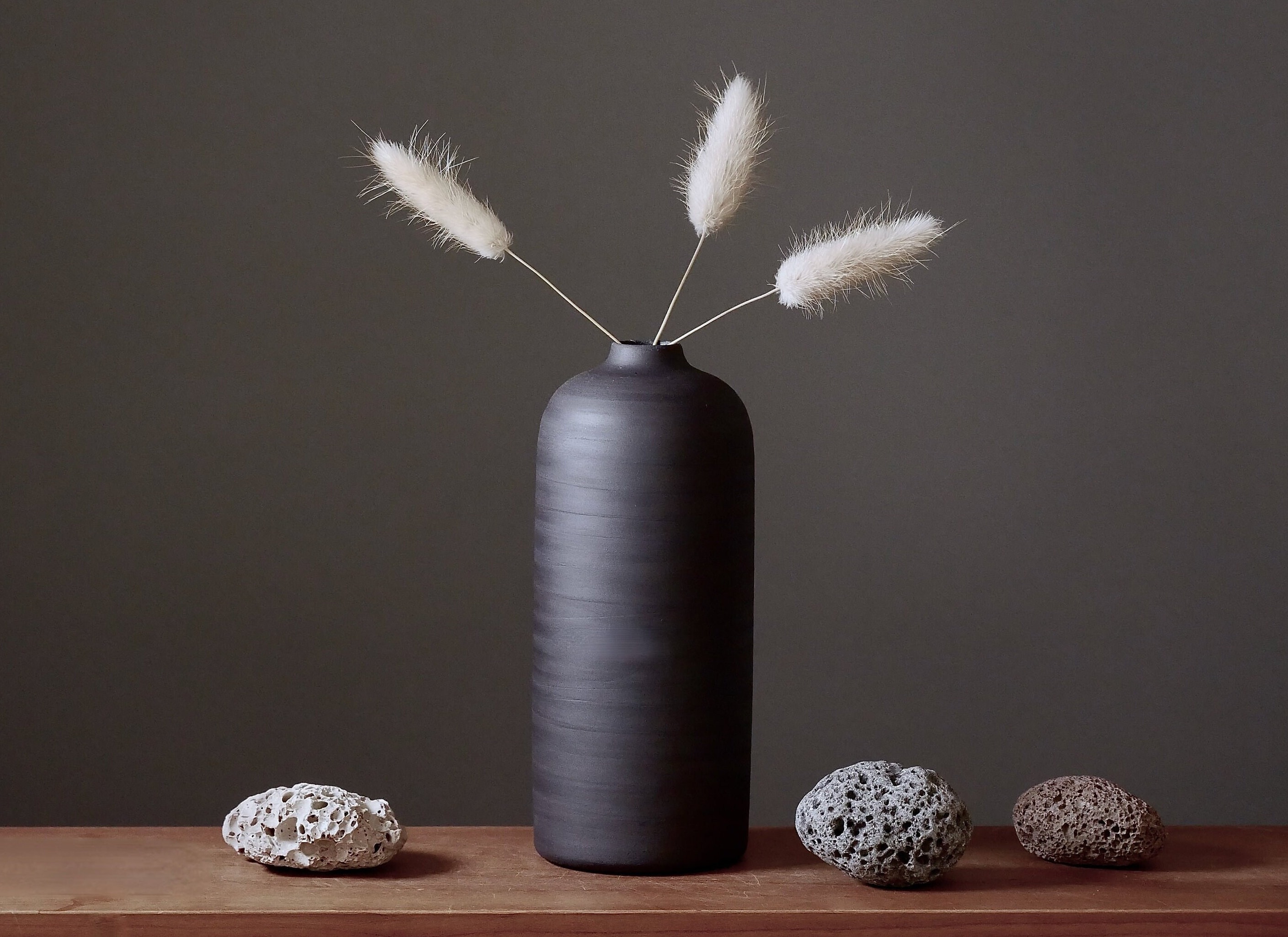 Kleine schwarze vase