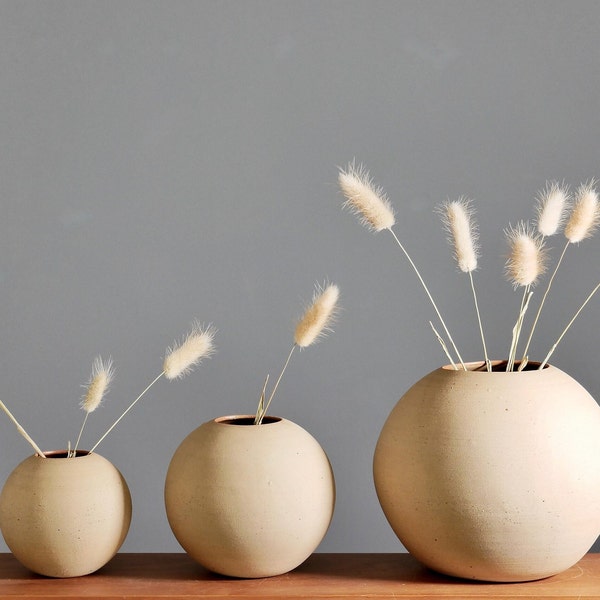 kugelvase. keramik. 3 größen. ball-vase. lehm. deko. modern. minimalistisch. wasserdicht.