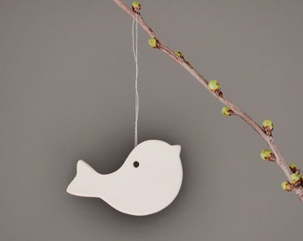 vogels. 7 cm. Set van 5. aanhangwagen. decoratie. keramiek. porselein. wit. geschenk. hangende decoratie. Pasen decoratie. Pasen. piep.