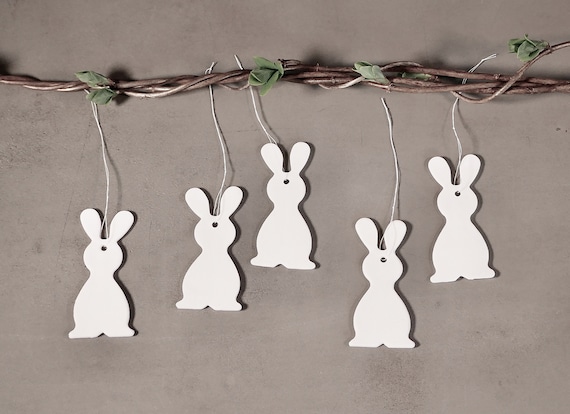 Hasen. 7 cm. 5er-set. osterhasen. anhänger. keramik. porzellan. weiß. ostern