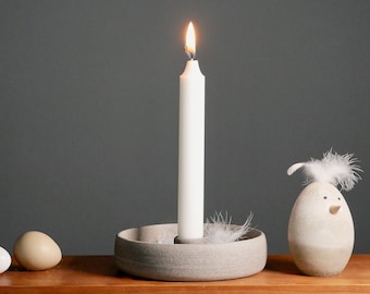 candeliere. ceramica. Larghezza: 13,5 cm. grigio cemento. portacandele candelieri regalo.