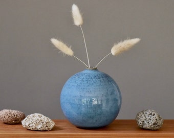 Spherical vase. 13.5 cm. Ceramic. Blue. Vase. Small opening.