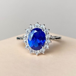 Royal Blue Sapphire Ring Oval Ring Engagement ring Halo ring Cocktail ring Princess Diana Engagement Ring Kate Middleton ring 925 Silver