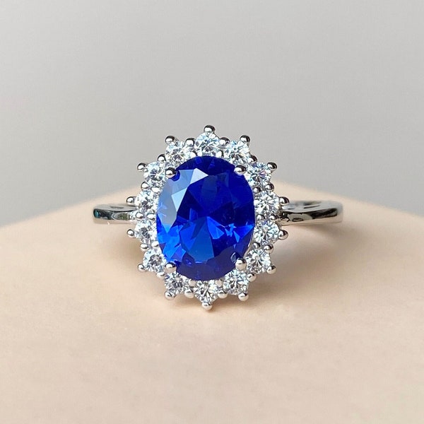 Royal Blue Sapphire Ring Oval Ring Engagement ring Halo ring Cocktail ring Princess Diana Engagement Ring Kate Middleton ring 925 Silver