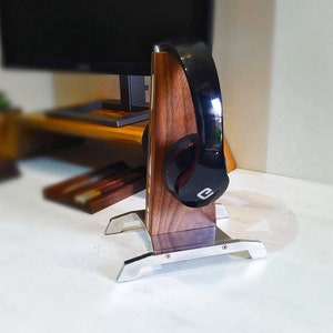 Headphone stand in aluminum polished and wood American walnut ( model: Alpha )