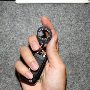 Spinly Fidget Keychain -SMALL- edition Key Spinner for cool moves - Karambit Style Keychain - Keyring