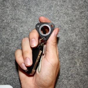 Spinly Fidget Keychain -RECT- Key Spinner for cool moves - Karambit Style Keychain - Keyring