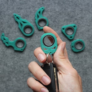 Spinly Fidget Keychain -GREEN- edition Key Spinner for cool moves - Karambit Style Keychain - Schlüsselanhänger