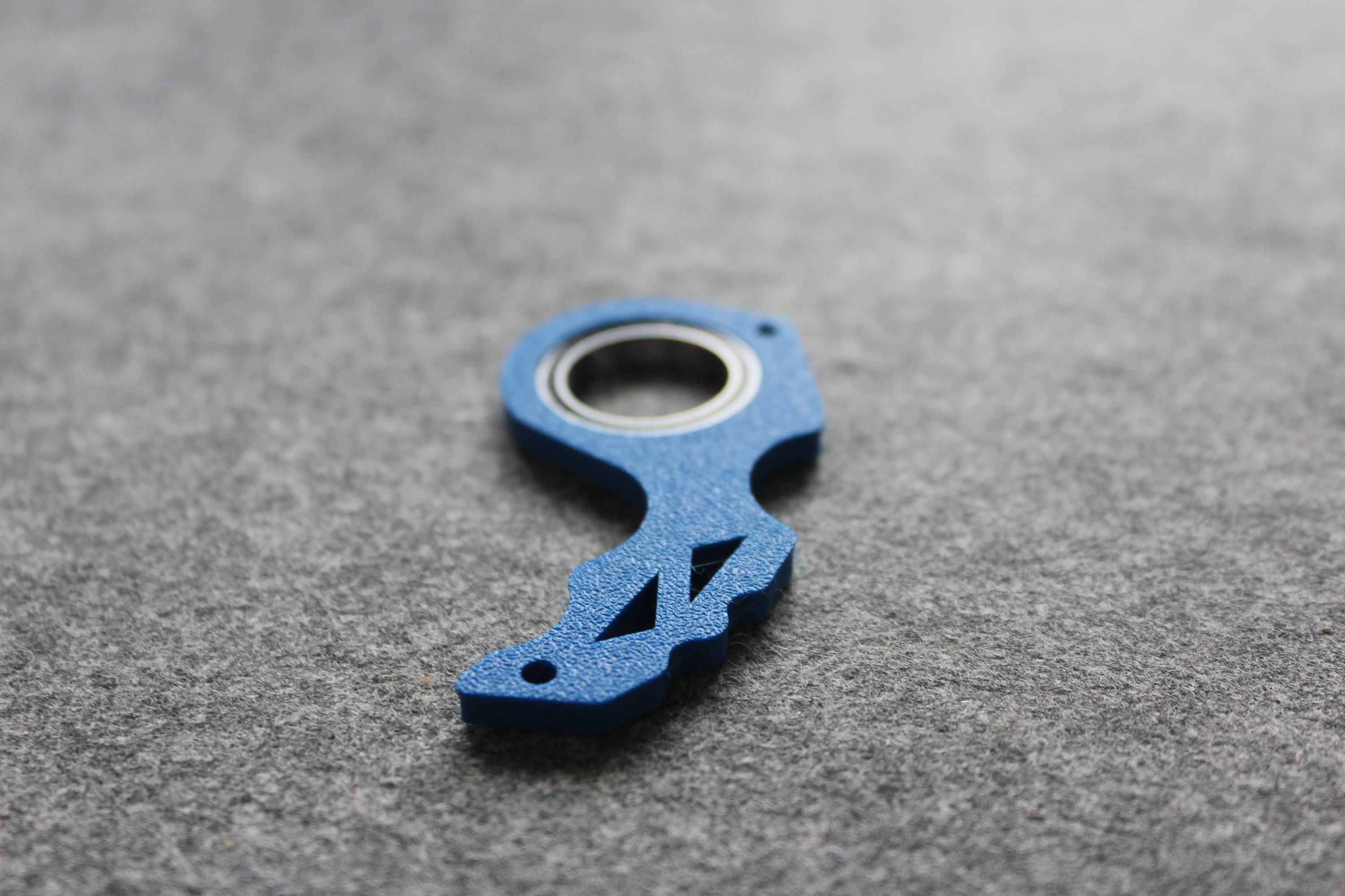 Spinly Fidget Keychain BLUE Edition Key Spinner for Cool Moves Karambit  Style Keychain Key Chain 