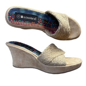 Vintage No Boundaries Chunky Wedge Sandals Tan Faux Suede Shoes Slip On Open Toe Sz 7.5