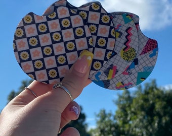 Posavasos para coche / Paquete de 2 / Adhesivos para aventuras / Más de 40 diseños / Posavasos para tazas / Accesorios para coche / Posavasos de sublimación / Posavasos / Antideslizantes /