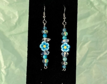 Pendientes colgantes de flores Julia / Pendientes / Pendientes de flores / Pendientes de cuentas / Pendientes delicados / Núcleo rústico / Colgantes / Pendientes colgantes