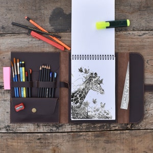 Cuaderno de dibujo con lápices y diario / Regalo de graduación / Cuaderno de dibujo personalizado / Regalo de cumpleaños / Cuaderno de dibujo con tapa de cuero