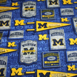 Michigan Wolverines Cotton Fabric Material Football 1/4 Yard 9 » x 43 » Parfait pour les masques pour visage