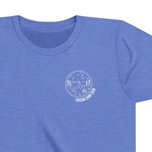 Camiseta de manga corta juvenil Cousin Camp Upper Left