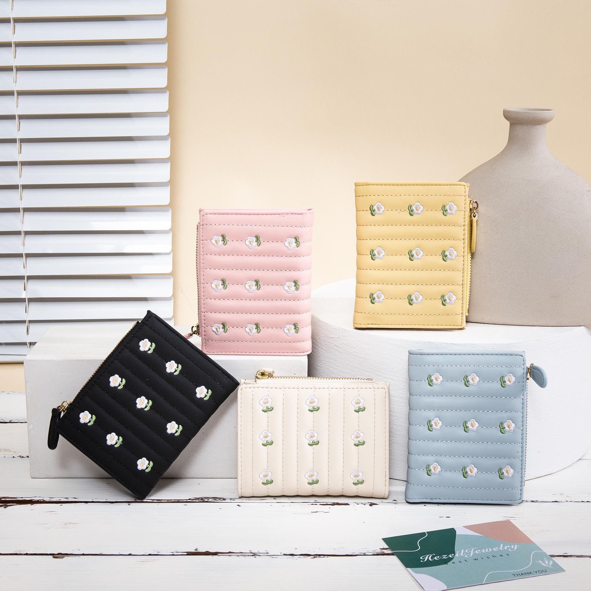 5色の花のパーソナライズされたジッパー付き財布、女性用三つ折り財布、旅行用財布、クレジットカードホルダー財布、コイン財布、花嫁介添人ギフト