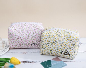 Small Quilted MakeUp Bag,Floral Makeup Bag,Handmade Aesthetic Cosmetic Bag,Flower Cosmetic Pouch Quilted CottonTravel Pouch, Bridesmaid Gift