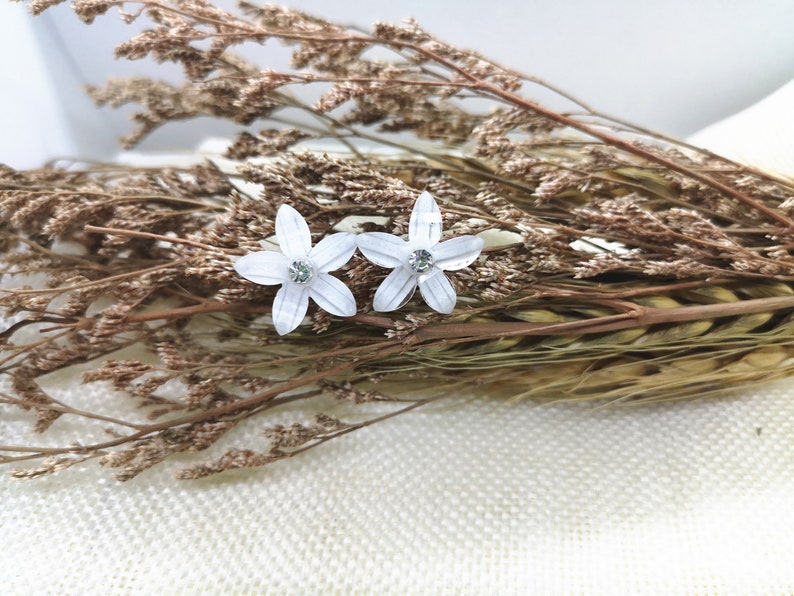 Christmas gift her birthday gift or perfect bridesmaid gift white flowers Flower Earrings