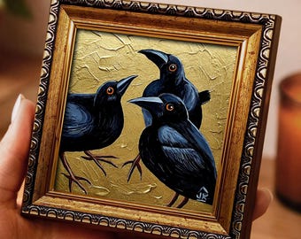 Pintura a óleo de três corvos, arte gótica com textura dourada, decoração estilo Dark Academia.
