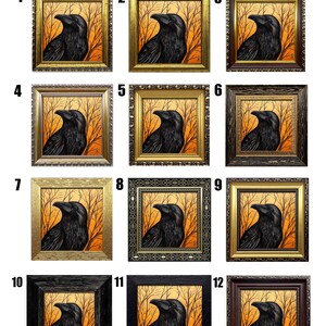 Pode incluir: Uma sele&ccedil;&atilde;o de impress&otilde;es de arte emolduradas de corvos, cada uma apresentando um corvo preto contra um fundo de &aacute;rvores laranja e marrom. As molduras variam em estilo e cor, com op&ccedil;&otilde;es como dourado, prateado e preto. O texto na parte superior diz "Select your frame (1-12)".