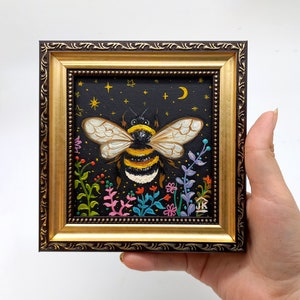 Pintura a óleo de abelha noturna: Pequena obra de arte original emoldurada 4 por 4