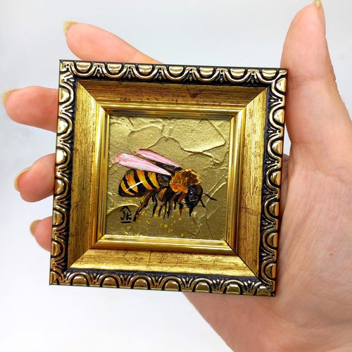 Mini peinture à l'huile d'abeille : fond de feuille d'or, oeuvre d'art miniature encadrée 2 par 2