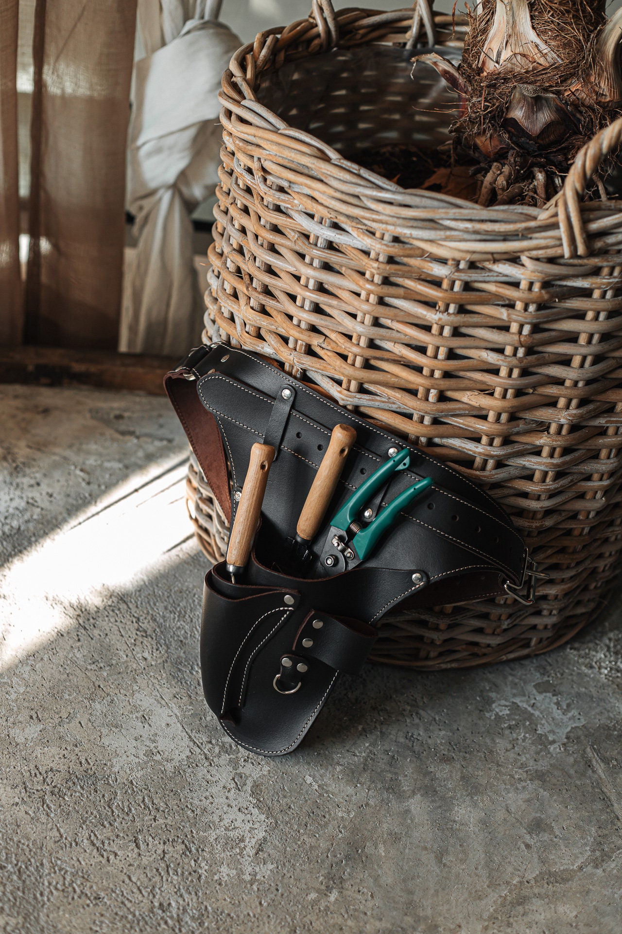 Leather garden Tool Belt. Personalized florist Tool Belt Leather, Gardening Belt, Florist Gift Tool Bag Belt, Farmer Tool Belt Pouch