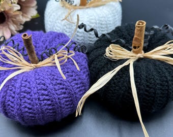 Crochet Gothic Pumpkins: Halloween Decor with Cinnamon Stems