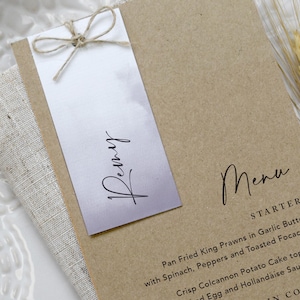 Menu de mariage et plaque signalétique d'invité, cartes de menu pour le dîner, carte de lieu pour mariage, menu à clip doré, carte de visite de mariage, collection « Kraft et lavande »