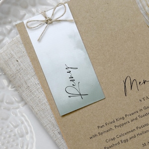 Menu de mariage et plaque signalétique d'invité, cartes de menu pour le dîner, carte de lieu pour mariage, menu à clip doré, carte de visite de mariage, collection « Kraft et vert sauge »