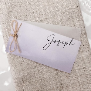 Tarjetas de lugar para bodas, tarjetas de nombre en vitela, arreglos de lugar personalizados para bodas, colección "Lavanda"