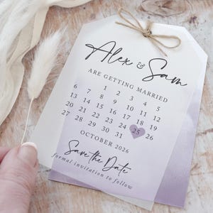 Tarjeta de invitación para boda, etiquetas de invitación para boda en papel vitela, invitación para boda en calendario, invitación para boda en verde salvia "Lavanda"