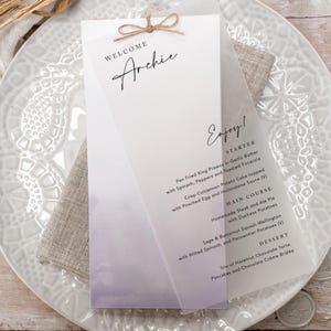 Menú de boda en vitela con lazo de cordel rústico, tarjeta de nombre de boda, tarjeta de lugar de boda, colección 'Lavanda'