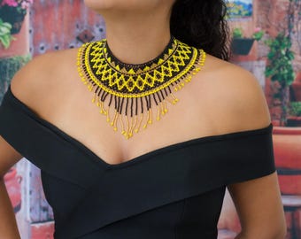 Handgemachte Perlenkette: Geometrische Huichol Style A