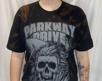 Parkway Drive Surfer Skull Lightly Distressed Vintage Style Band Shirt in Men's Size XL