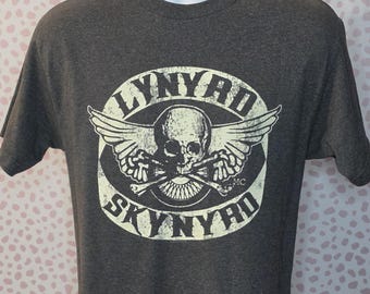 Lynyrd Skynyrd Y2K Vintage T-Shirt, Men's Size Medium, Gray Concert T Shirt, From Our Vintage Recycle Wear Collection