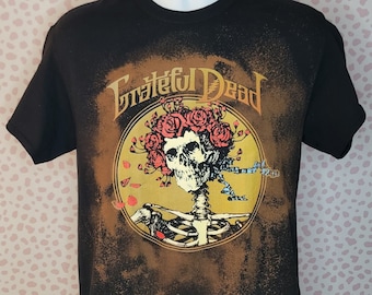 Grateful Dead Skull with Rose Crown Distressed Vintage Style Tee in Men's Size Medium