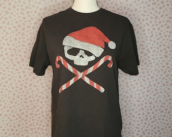 Christmas Skull & Candy Cane Crossbones Tee, Santa Hat, Christmas T-Shirt, Men's Size Medium